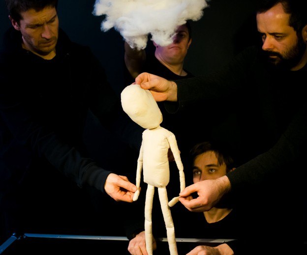 Das Ensemble Hijinx mit «Meet Fred»