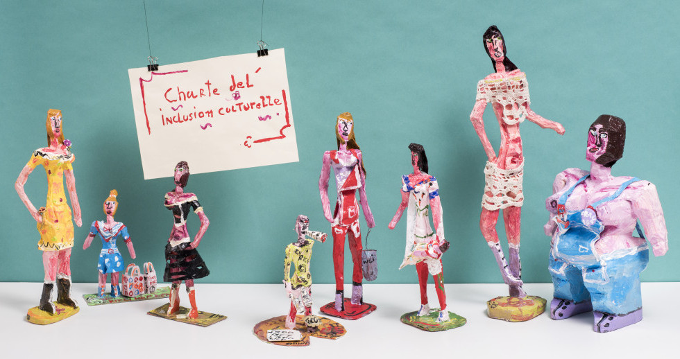 Das Foto von Ruben Hollinger für die Charta zeigt Figuren von Heinz Lauener Das Foto von Ruben Hollinger für die Charta zeigt Figuren von Heinz Lauener